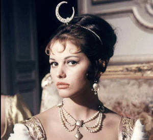  Claudia Cardinale 